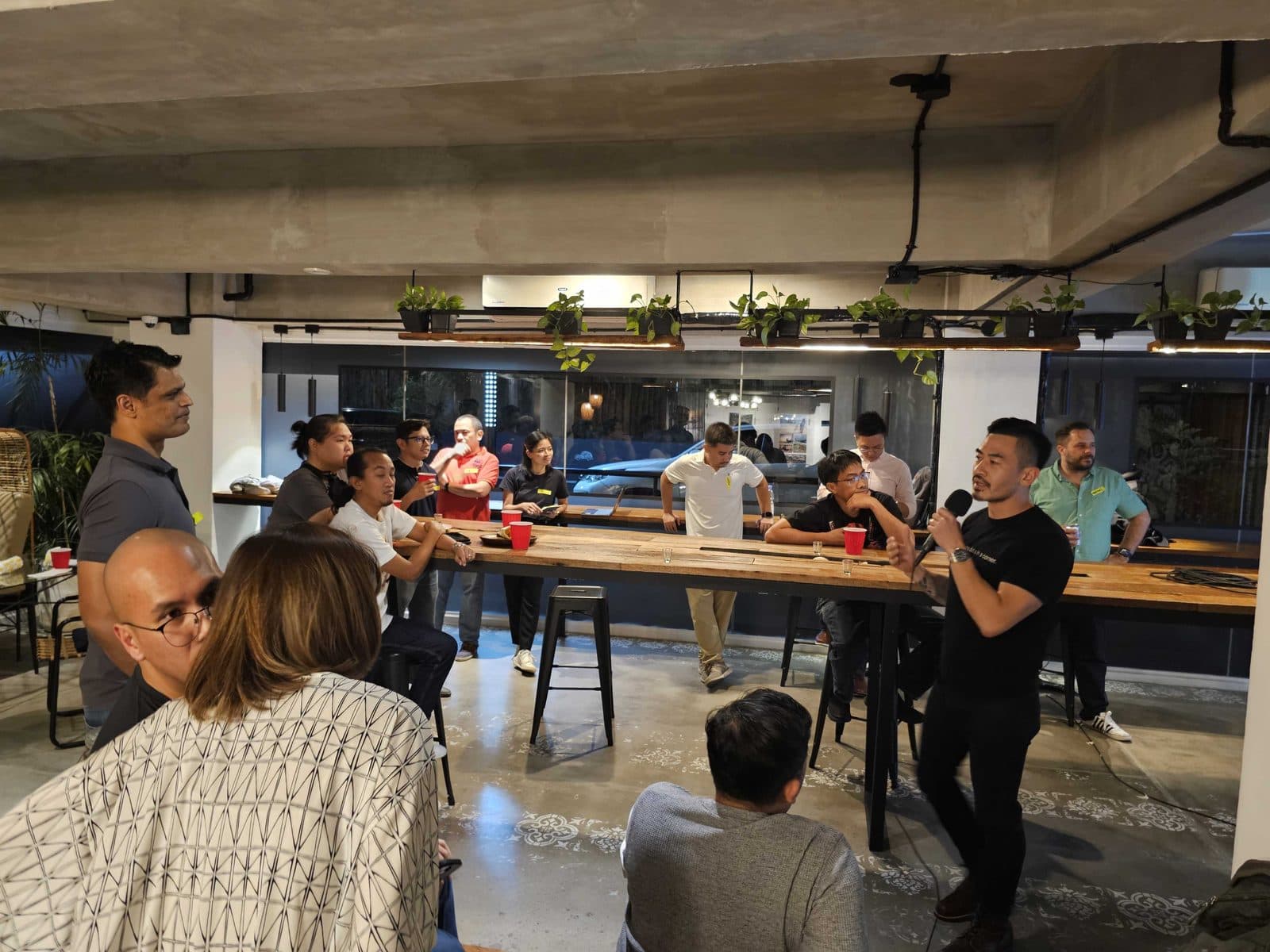 The room at the eHeads 8 Thanksgiving meetup