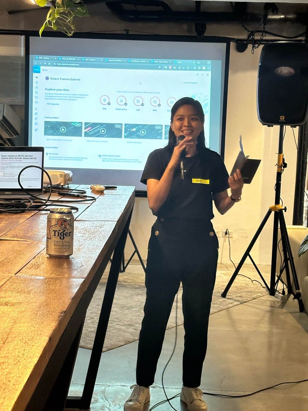 A speaker presenting at eHeads 8